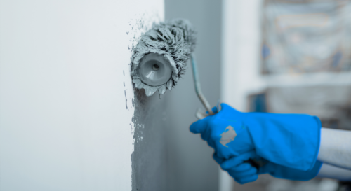 Farbrolle an Wand visualisiert Instandsetzung und Modernisierung von Gebäuden: Ein Schreiben aus 2003 wurde (endlich) ersetzt