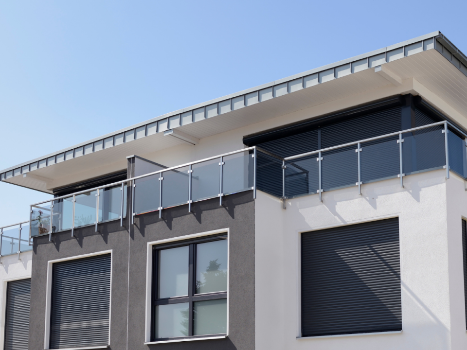 Moderne Wohnhäuser visualisierend für Immobilienverkauf: Unentgeltliche Ratenzahlungsvereinbarung führt nicht mehr zu Kapitalerträgen